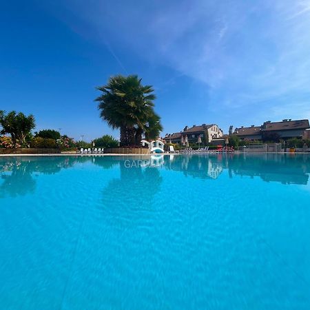 Perla Apartment - 3 Piscine E Un Bar - Desenzano Дезенцано-дель-Гарда Экстерьер фото