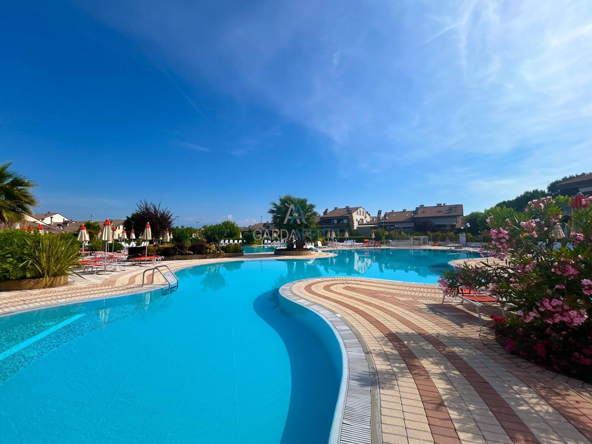Perla Apartment - 3 Piscine E Un Bar - Desenzano Дезенцано-дель-Гарда Экстерьер фото